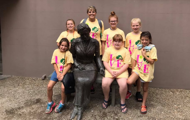 group of girl scouts with juliette gordon low statue